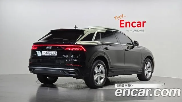 아우디 Q8 (4M)