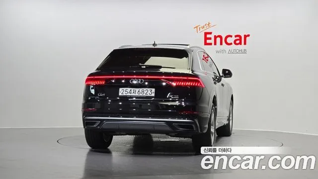 아우디 Q8 (4M)