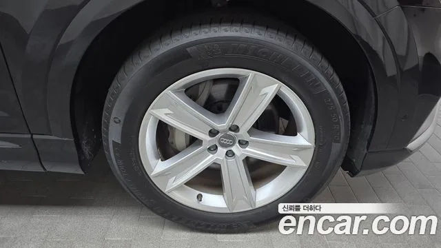아우디 Q8 (4M)