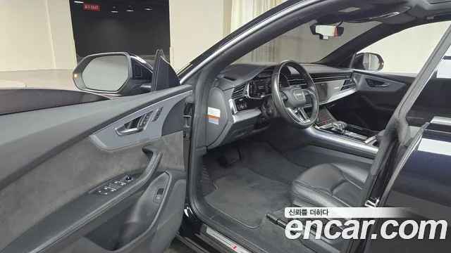 아우디 Q8 (4M)