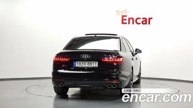 아우디 S4 (B9)