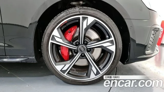 아우디 S4 (B9)