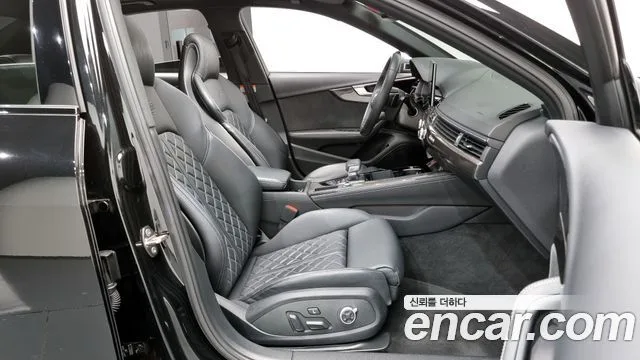 아우디 S4 (B9)