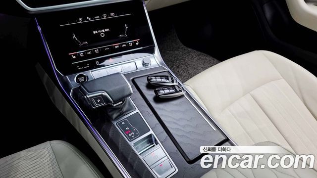 아우디 A6 (C8)