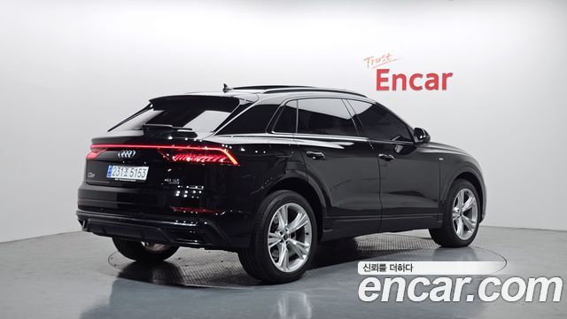 아우디 Q8 (4M)