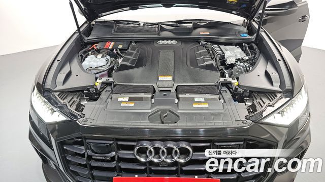 아우디 Q8 (4M)