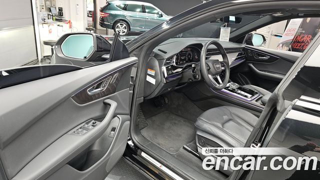아우디 Q8 (4M)