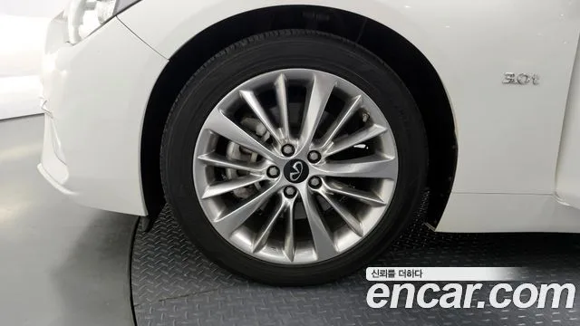 인피니티 Q50