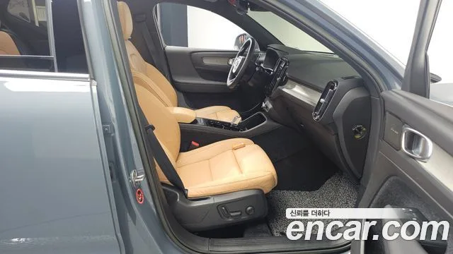 볼보 XC40