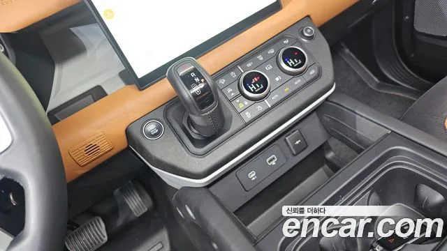랜드로버 디펜더 (L663)