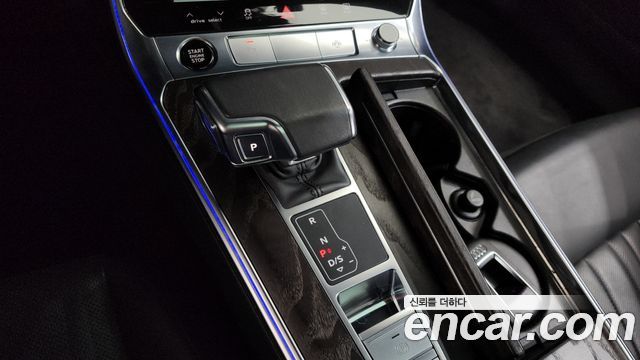 아우디 A6 (C8)