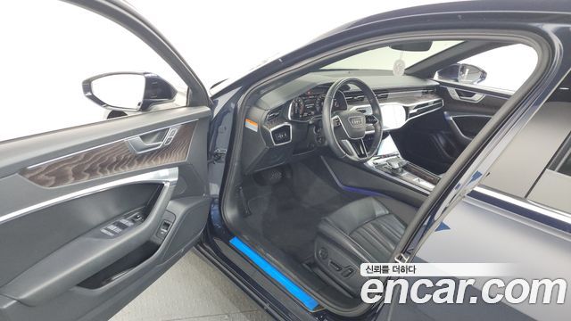 아우디 A6 (C8)