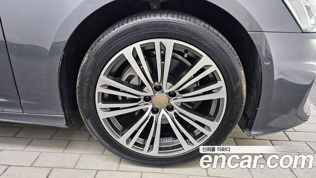 아우디 A6 (C8)