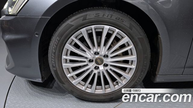 아우디 A6 (C8)