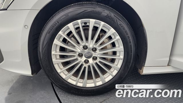 아우디 A6 (C8)