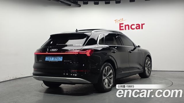 아우디 e-트론