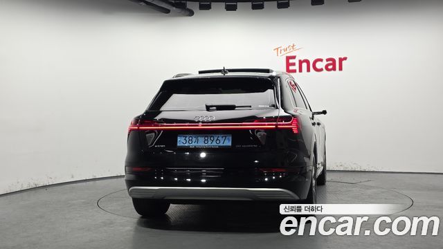 아우디 e-트론