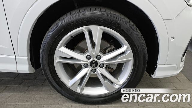 아우디 Q3 (F3)