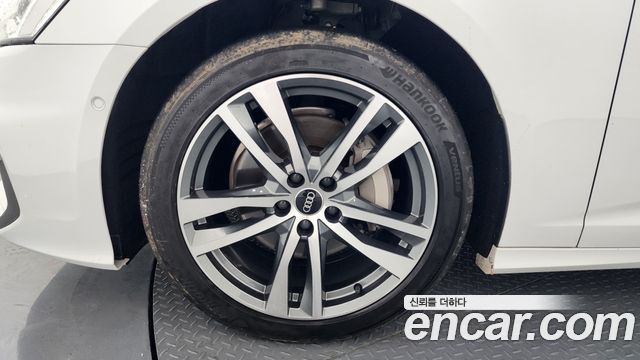 아우디 A6 (C8)