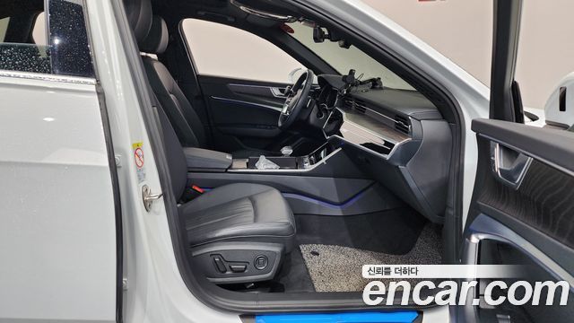 아우디 A6 (C8)