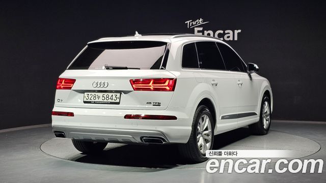 아우디 Q7 (4M)