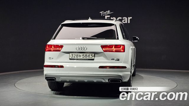 아우디 Q7 (4M)
