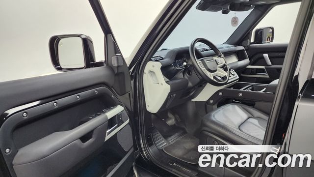 랜드로버 디펜더 (L663)